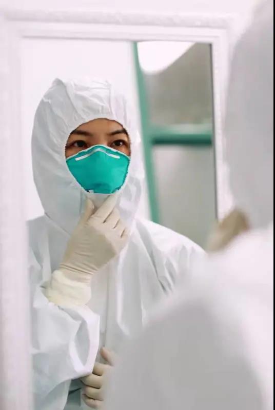 好色女医生，医者仁心与道德的考验