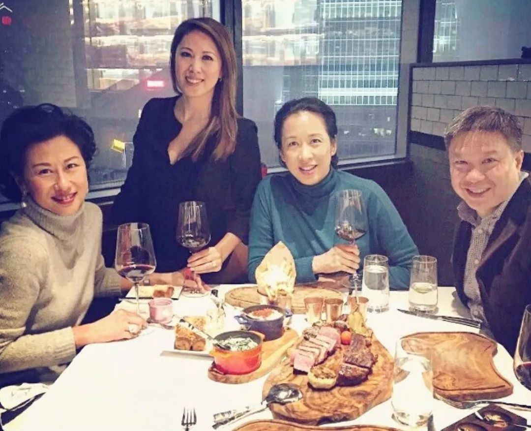 高级贵妇交换俱乐部老夫少妻在线阅读高级贵妇交换俱乐部，奢华社交的新风尚