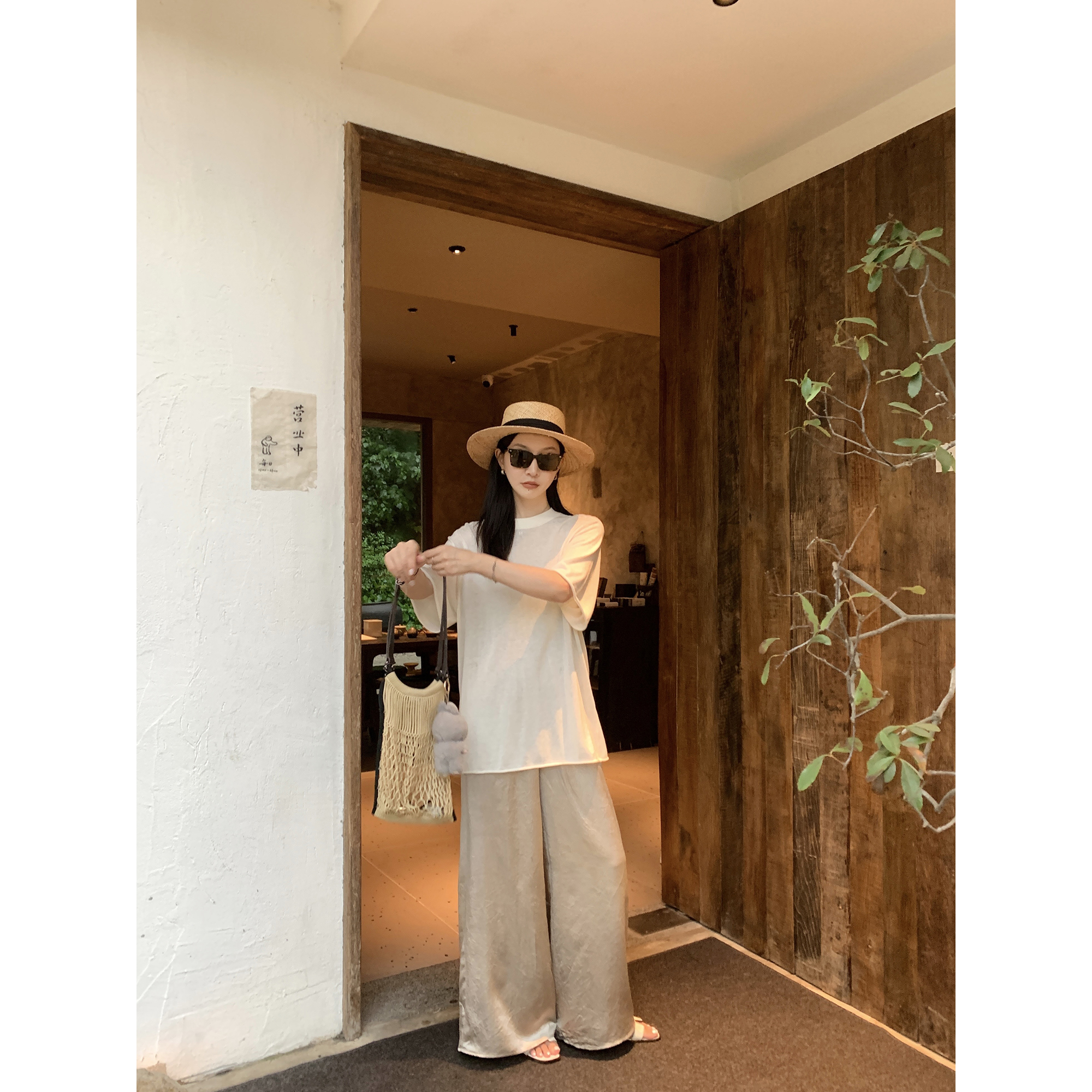 女生一边喘气一边叫疼女生疼痛中的喘息与呼喊-第2张图片