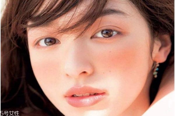 美女日系裸妆照美女日系裸妆照的魅力与技巧