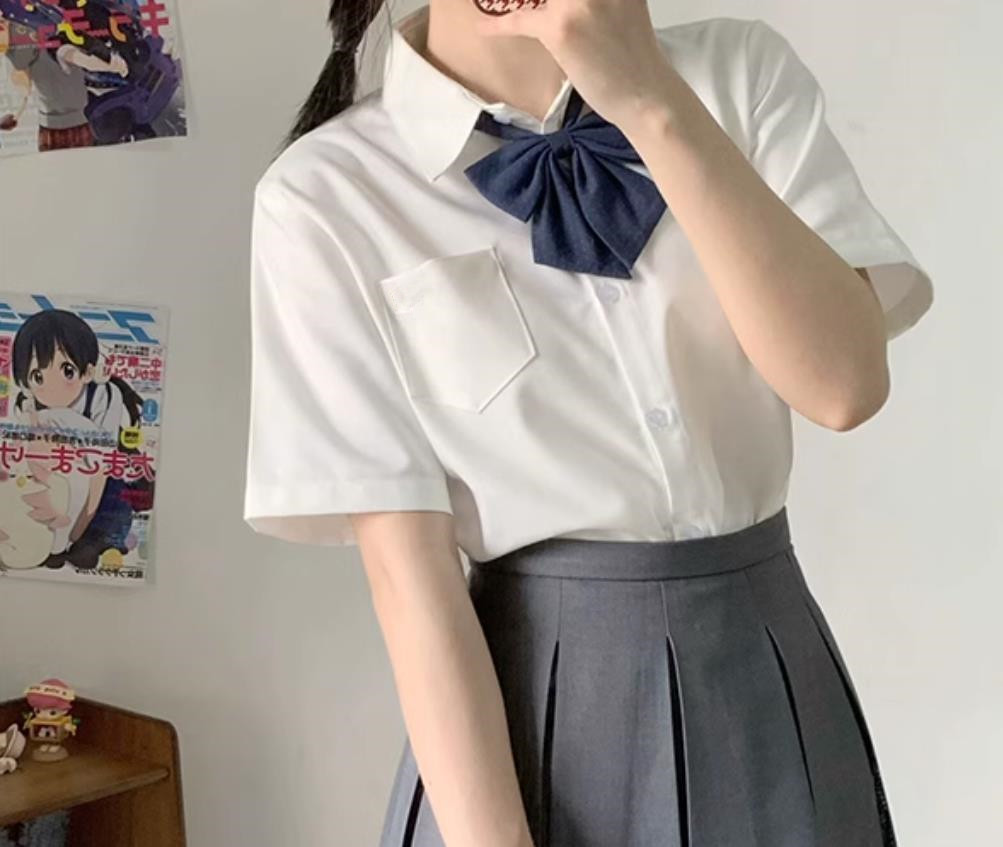 穿JK制服时进行活动的便利性探讨-第2张图片