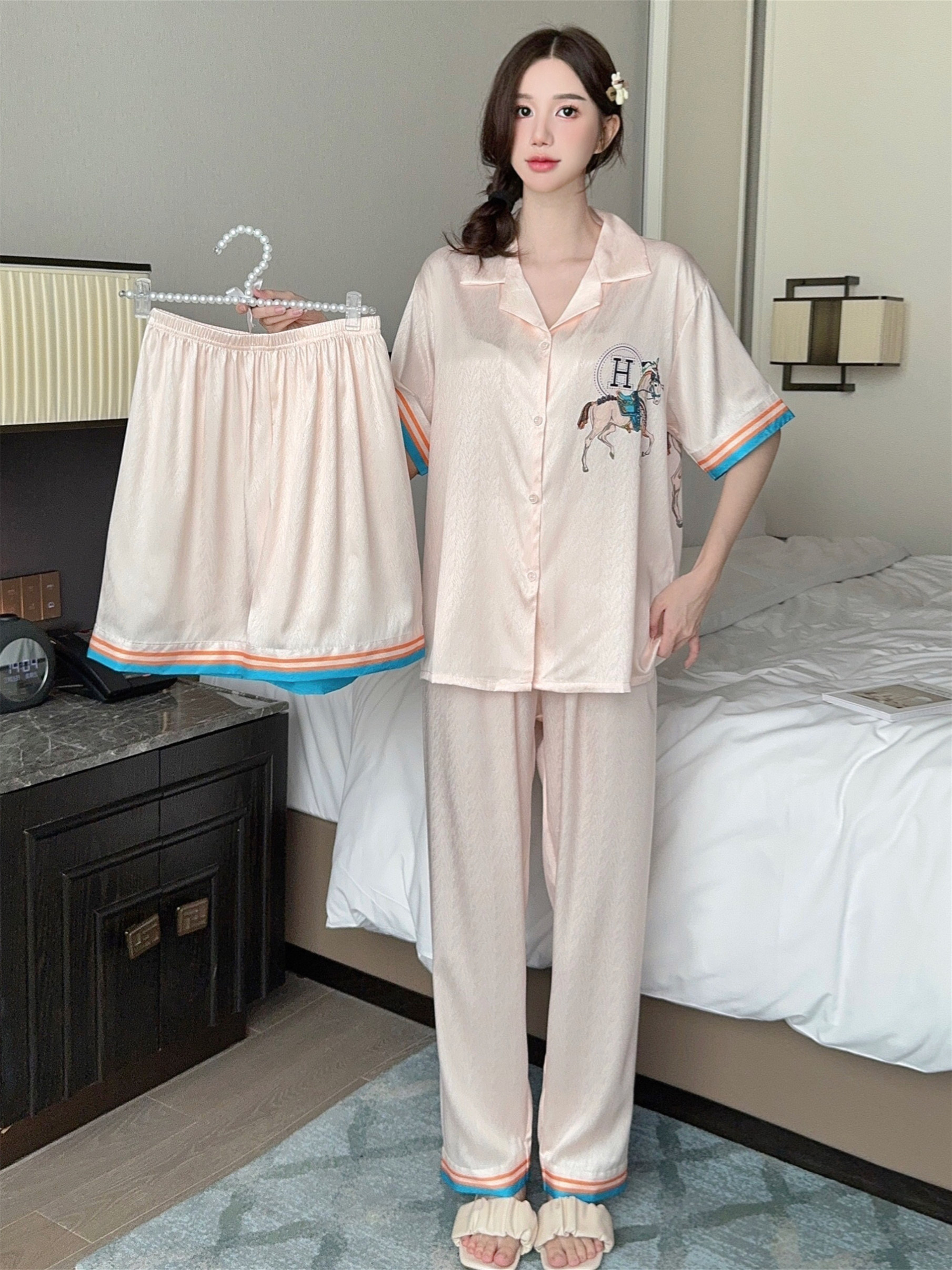 女式开襟睡衣舞蹈图片欣赏视频大全女式开襟睡衣与舞蹈的完美结合
