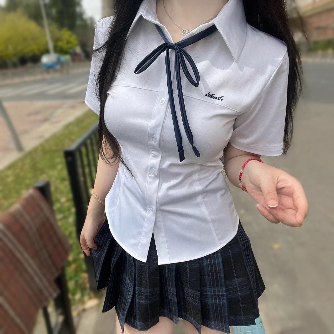 穿JK制服时进行活动的便利性探讨