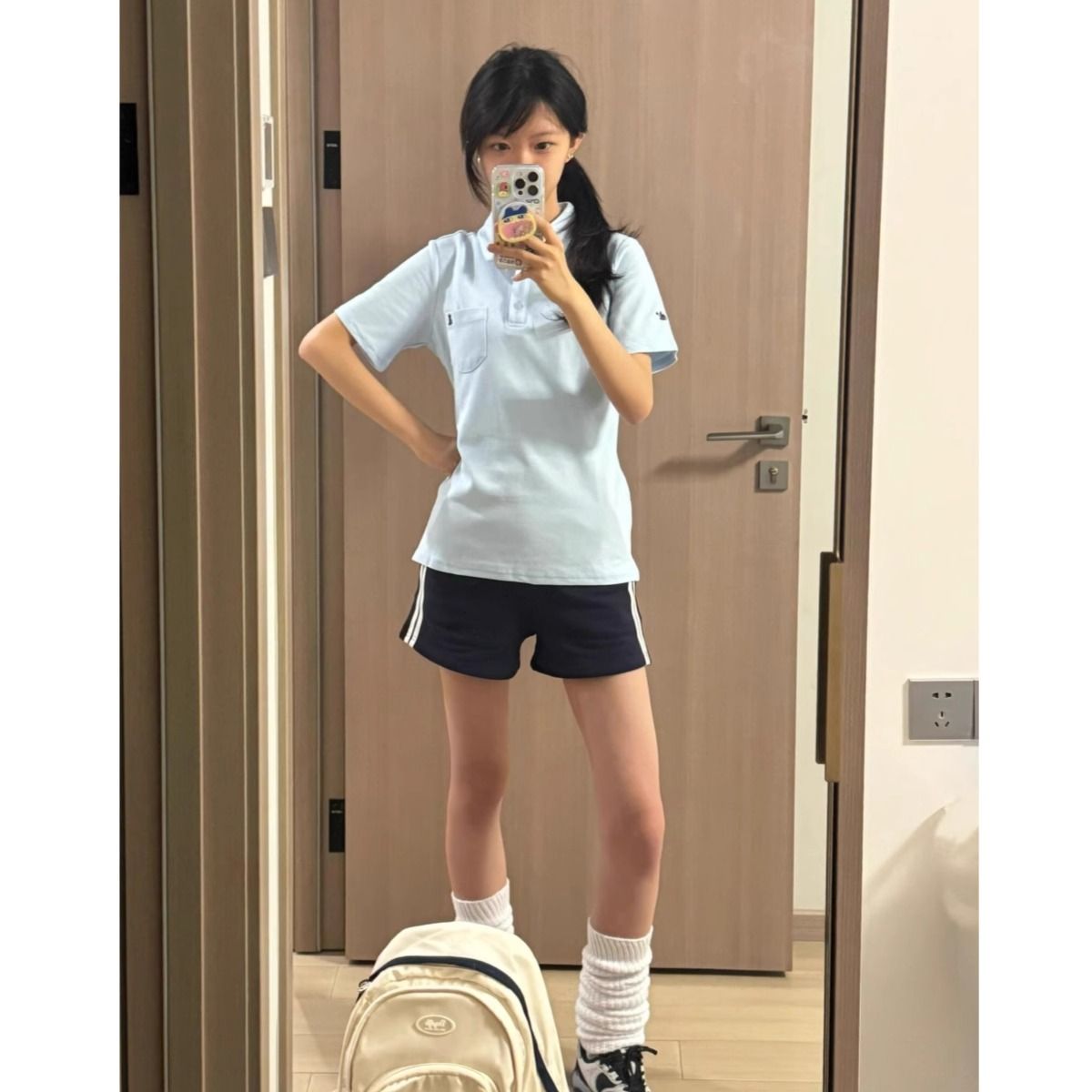 中文日韩亚洲欧美制服跨越文化界限的制服之美，中文、日韩、亚洲与欧美制服之比较-第3张图片