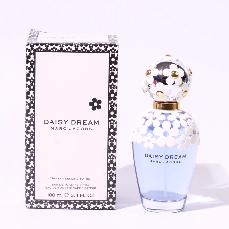 marc jacobs小雏菊探索另类文化中的小处雌女HD现象-第3张图片