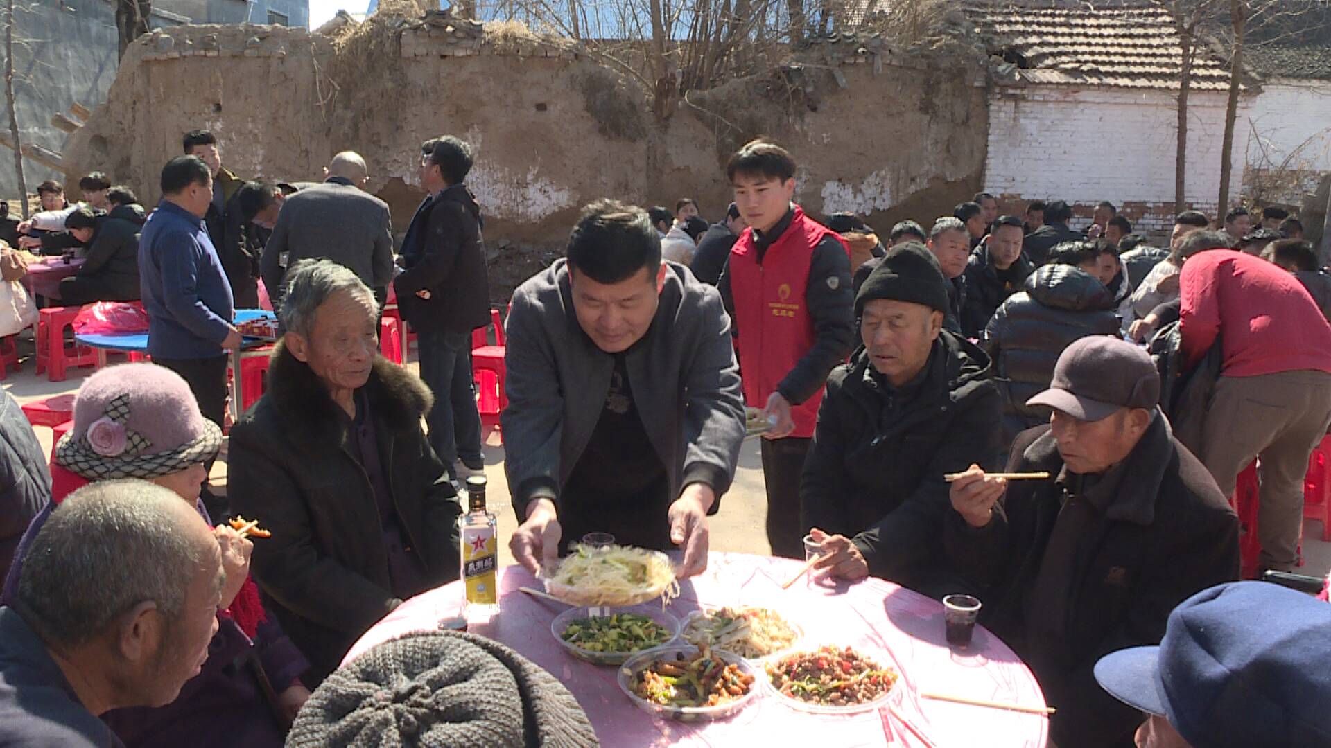 喜庆之日，全村共庆，结婚让全村人玩-第3张图片