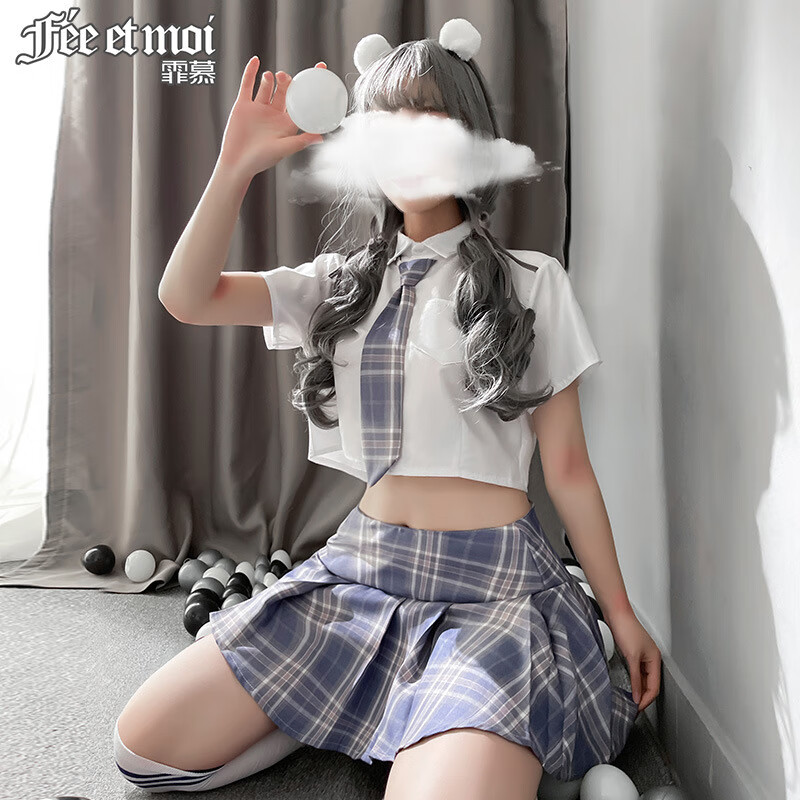 探索时尚潮流下的JK制服与露内风格-第1张图片