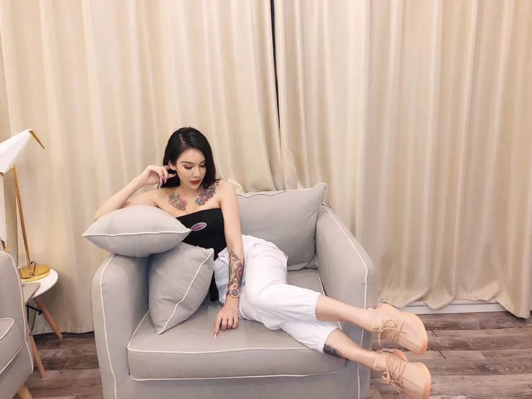 15一18xxxhd探索15-18xxxhd的魅力世界-第2张图片