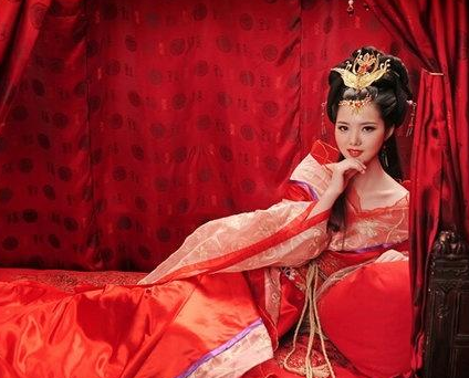 办公室的禁忌游戏，老板的权力与道德的边缘——人妻的玩弄-第2张图片
