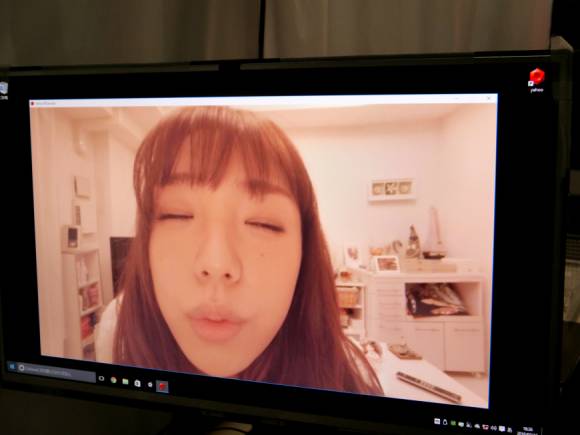 筱崎爱的光芒——探索一位独特艺术家的魅力-第2张图片