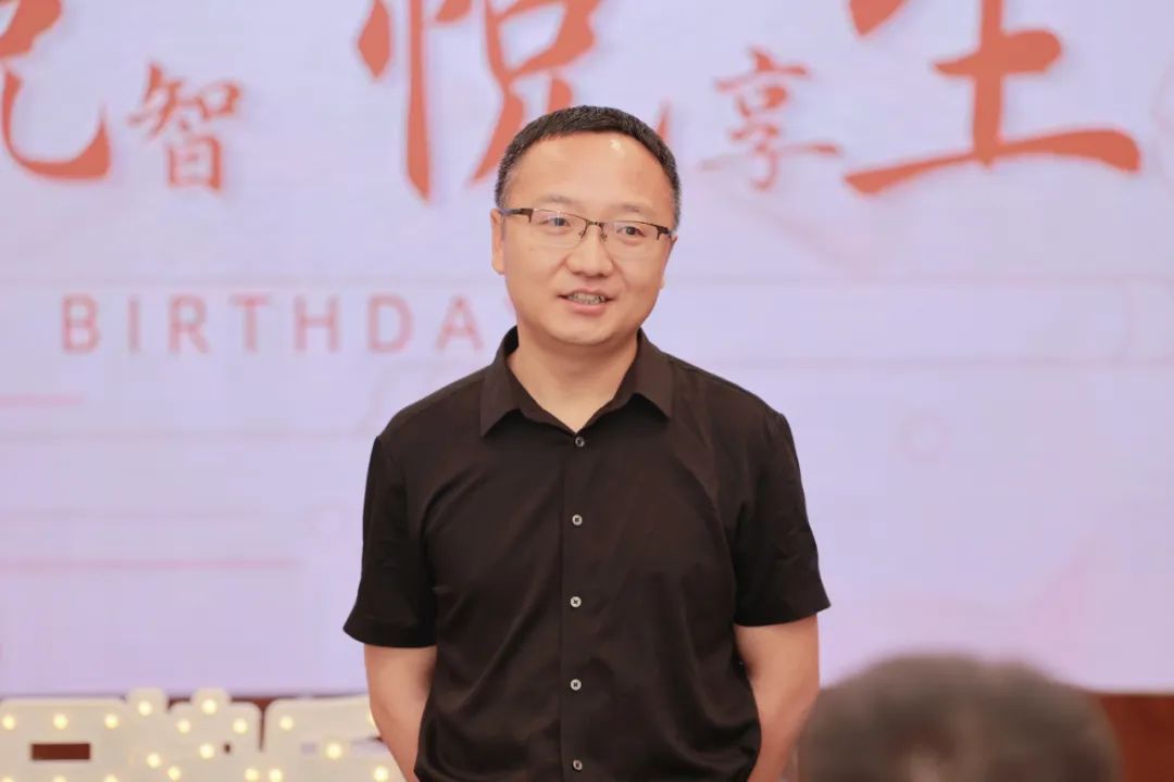 白洁的智慧与魅力，一对三的独特故事-第2张图片