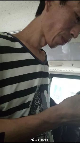 公交车后座坐公交车后车座上的疯狂经历