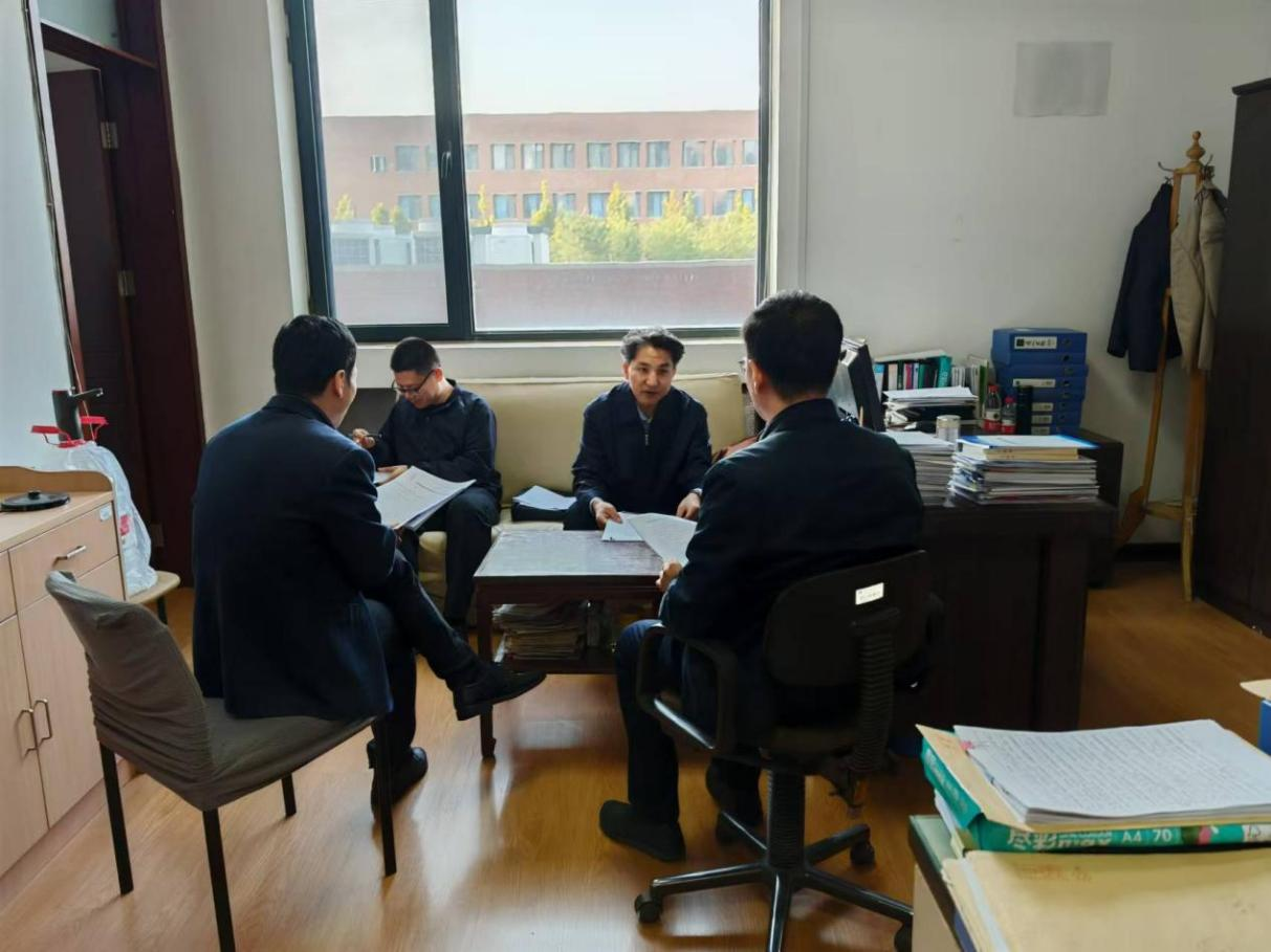 校长办公室全集谁有狂肉校花在校长办公室的秘密-第1张图片