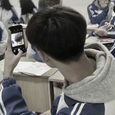 男生不小心看到了女生的QQ男生无意间瞥见女生的QQ，一次微妙的网络邂逅