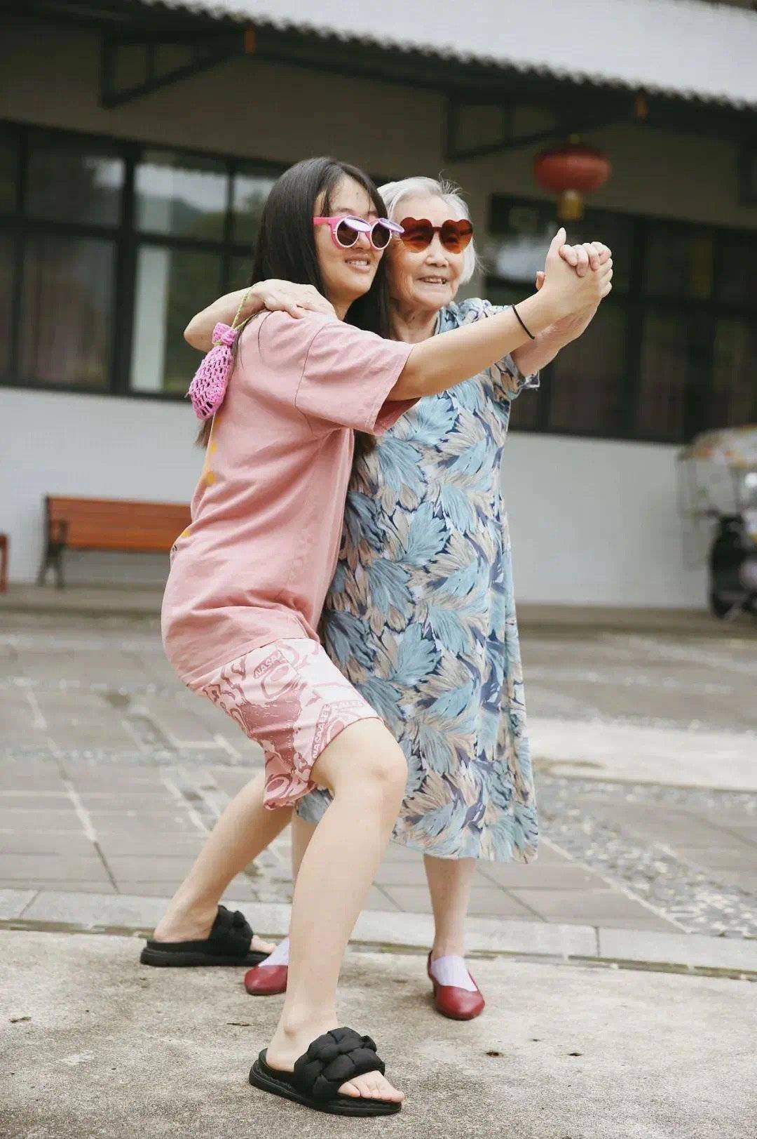 穷山村女娃性事穷山村女娃的成长与自我探索