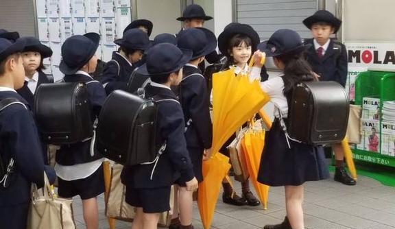 日本学生与老师日本学生与老师，互动与成长的故事-第1张图片