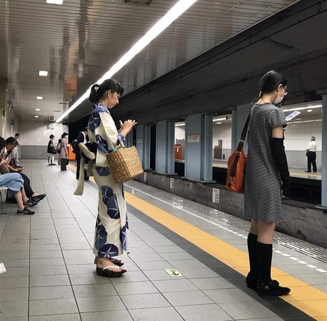日本文化中的集体性爱现象，五百人共舞的特殊体验-第3张图片