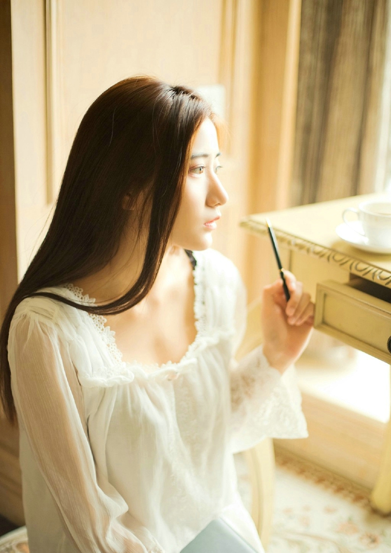 美女脱十八岁以下的内衣关于探讨成年与未成年界限的讨论——以美女脱十八岁以下内衣为视角-第2张图片