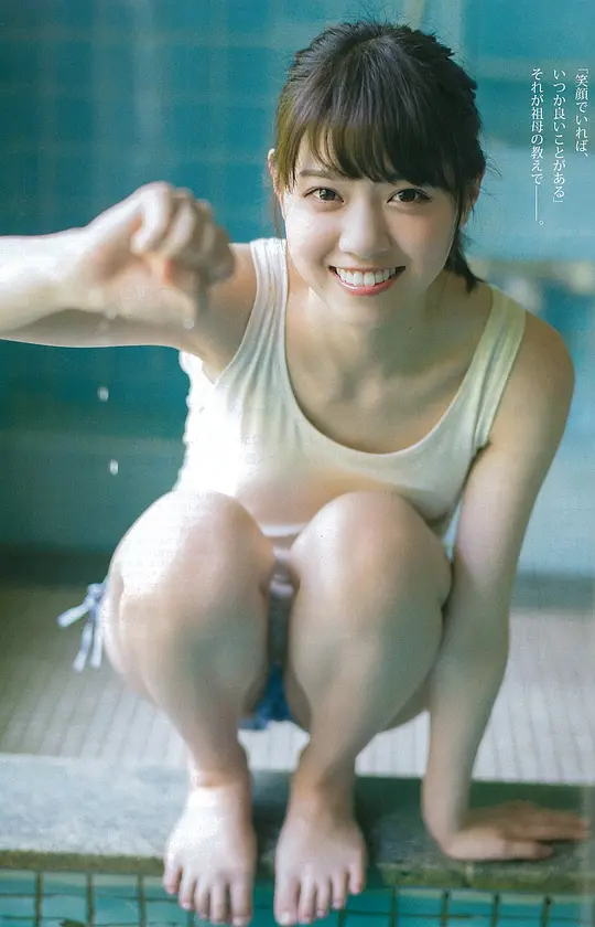 女性扒开大腿露出私密部位,让男性摸下面真人女性私密部位的正确认识与保护