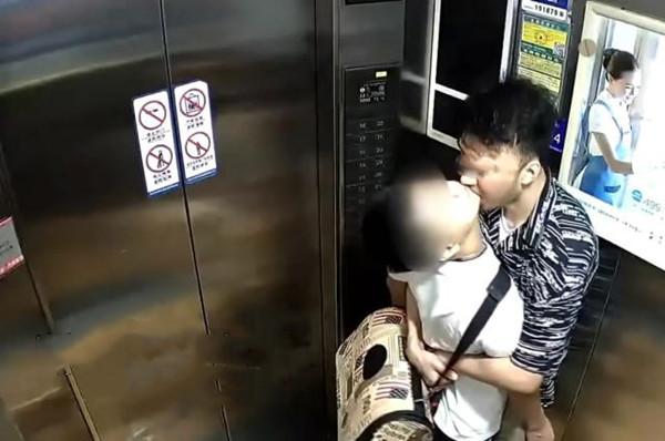 空少和总裁的小说空少与保镖的意外邂逅，一段隐秘的呻吟与双腿大张的BL故事