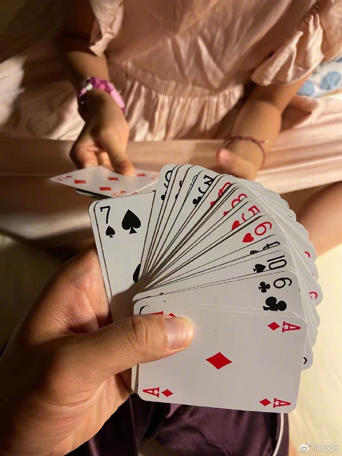 女生打扑克时是否会感到疼痛？-第1张图片