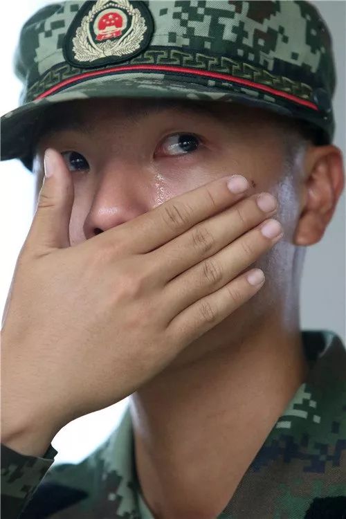 班长泪诉，无法再承受C了视频的痛苦
