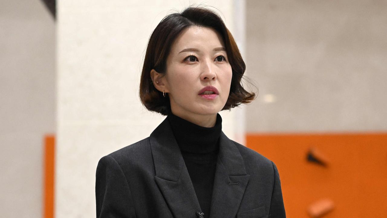 韩国女主播韩成珠大学研究韩国女主播韩成珠，魅力四溢的荧屏之星