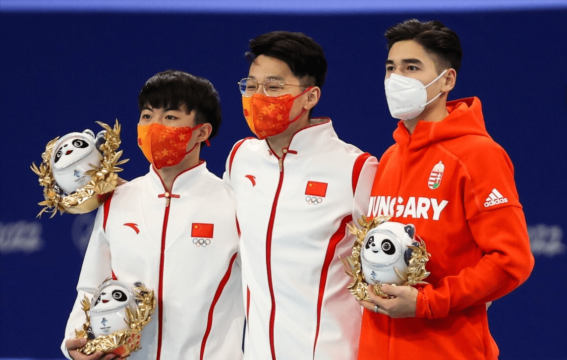 中国体育生宿舍gary飞机小说中国体育生宿舍中的GARY飞机，青春与激情的空中之旅-第2张图片