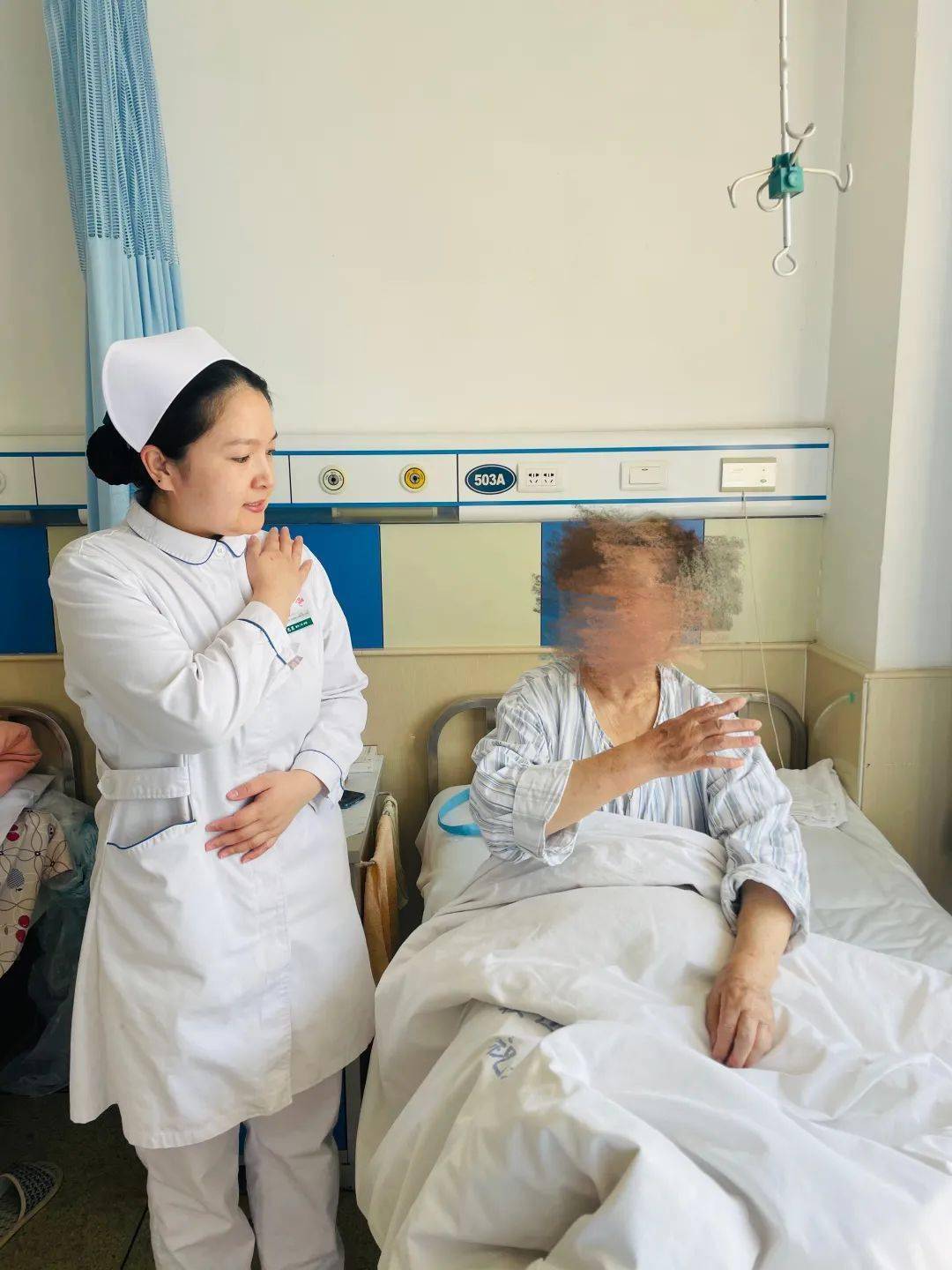国产护士在病房AV做爰小说国产护士病房中的爱与责任——虚构故事-第2张图片