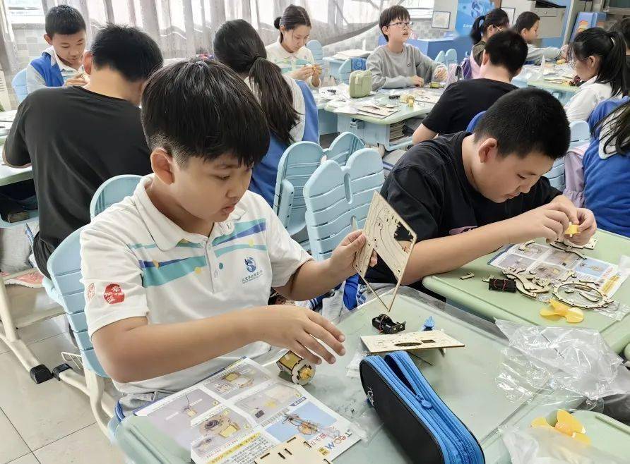 脱衣服游戏，一场充满欢笑与挑战的互动体验-第3张图片