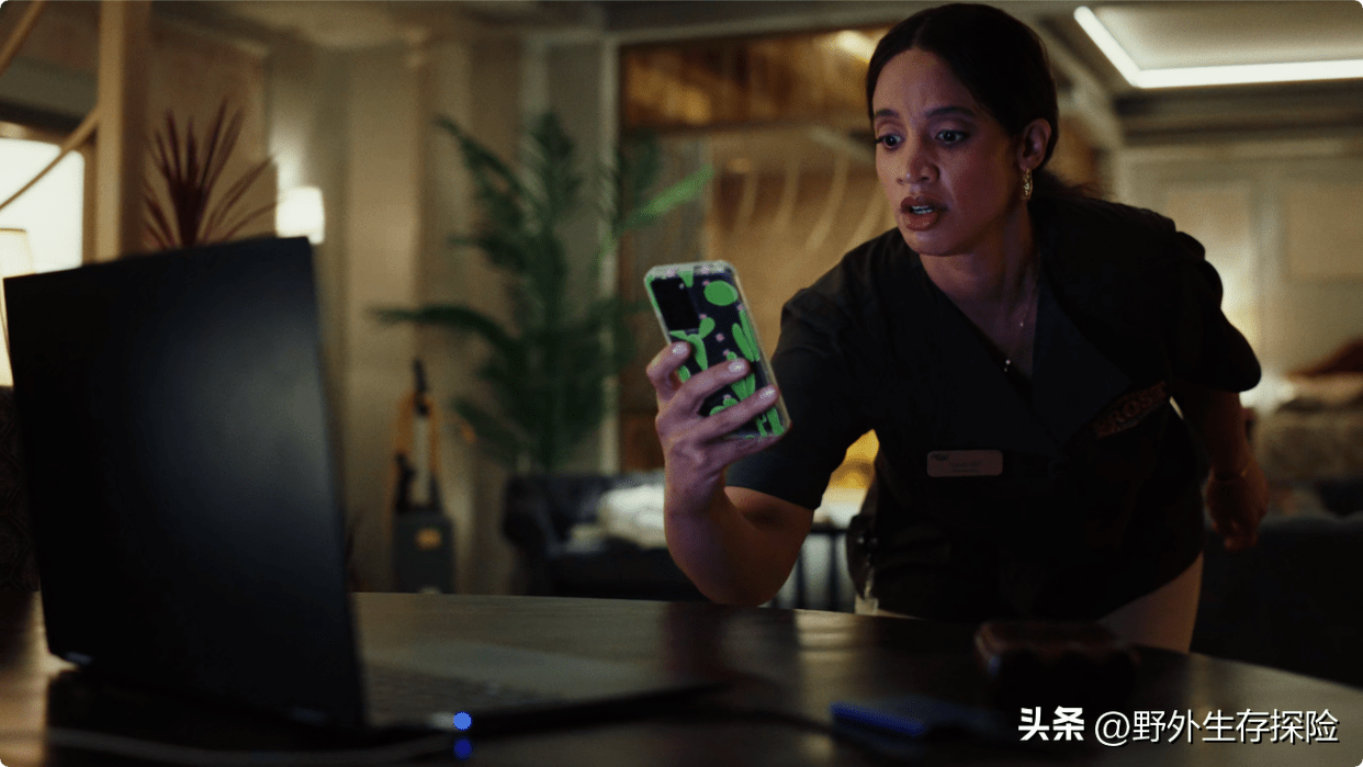深夜的意外发现，半夜打扑克疼的视频背后的真相