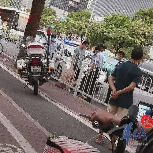 勃起裸男，探索生理现象与文化背景-第1张图片