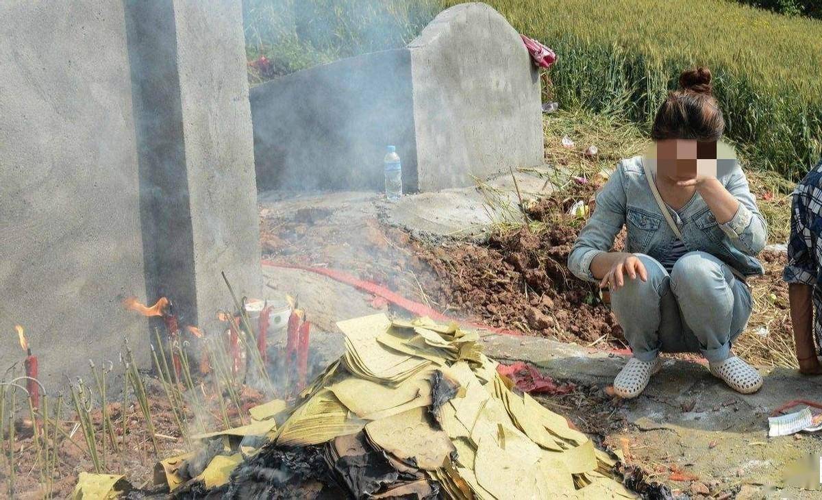 老人床上的温馨故事——雨婷第十二集珊瑚影视的精彩呈现-第1张图片
