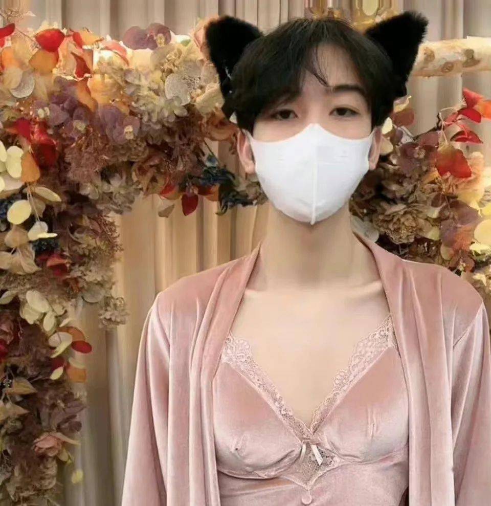 两男一指两男一指的神秘世界