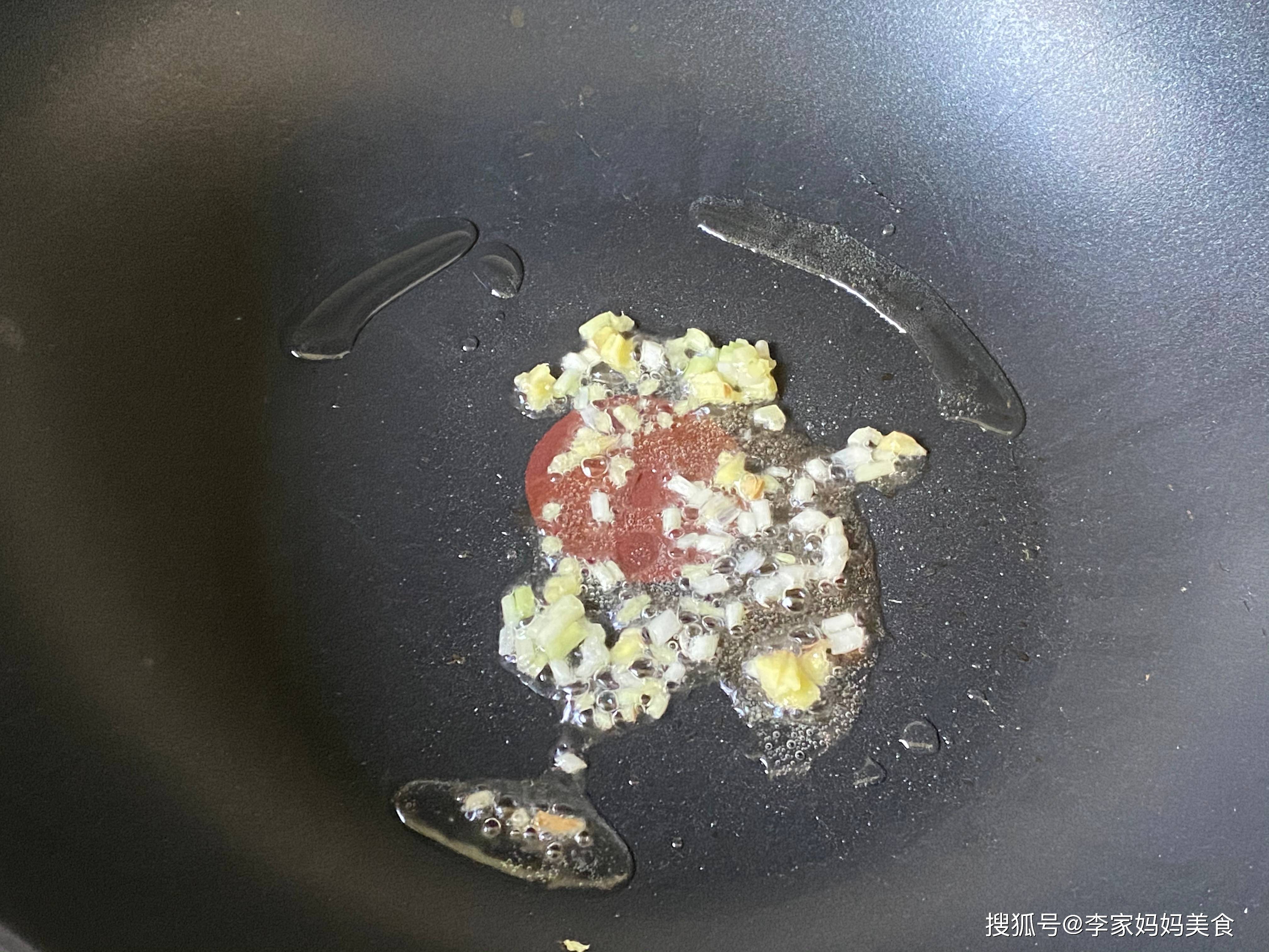小猪草莓丝瓜深夜释放自己歌词意思深夜的旋律，小猪草莓丝瓜与释放自我歌词的探索-第3张图片