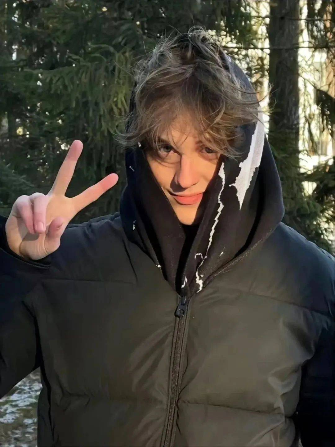 俄罗斯18一20岁关于俄罗斯18x与Vios少女的探讨，网络信息的道德与法律界限