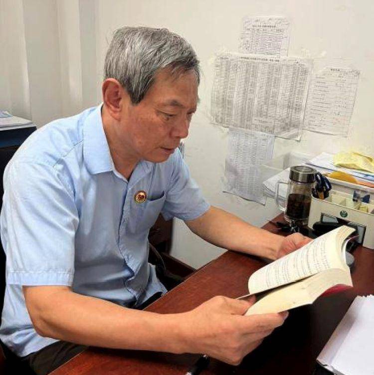 班长泪诉，无法再深入的情感困境