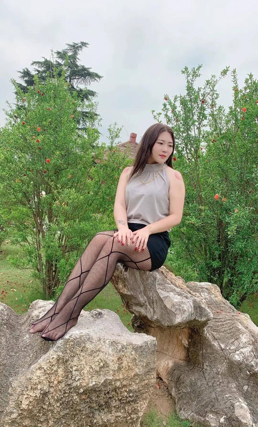 韩国美女丝袜的魅力，一区二区之探索-第1张图片