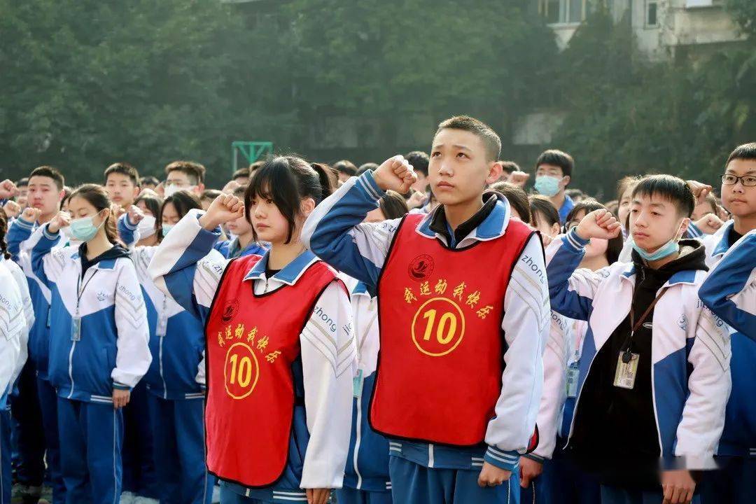 双伦风波，两个校花与校长的故事