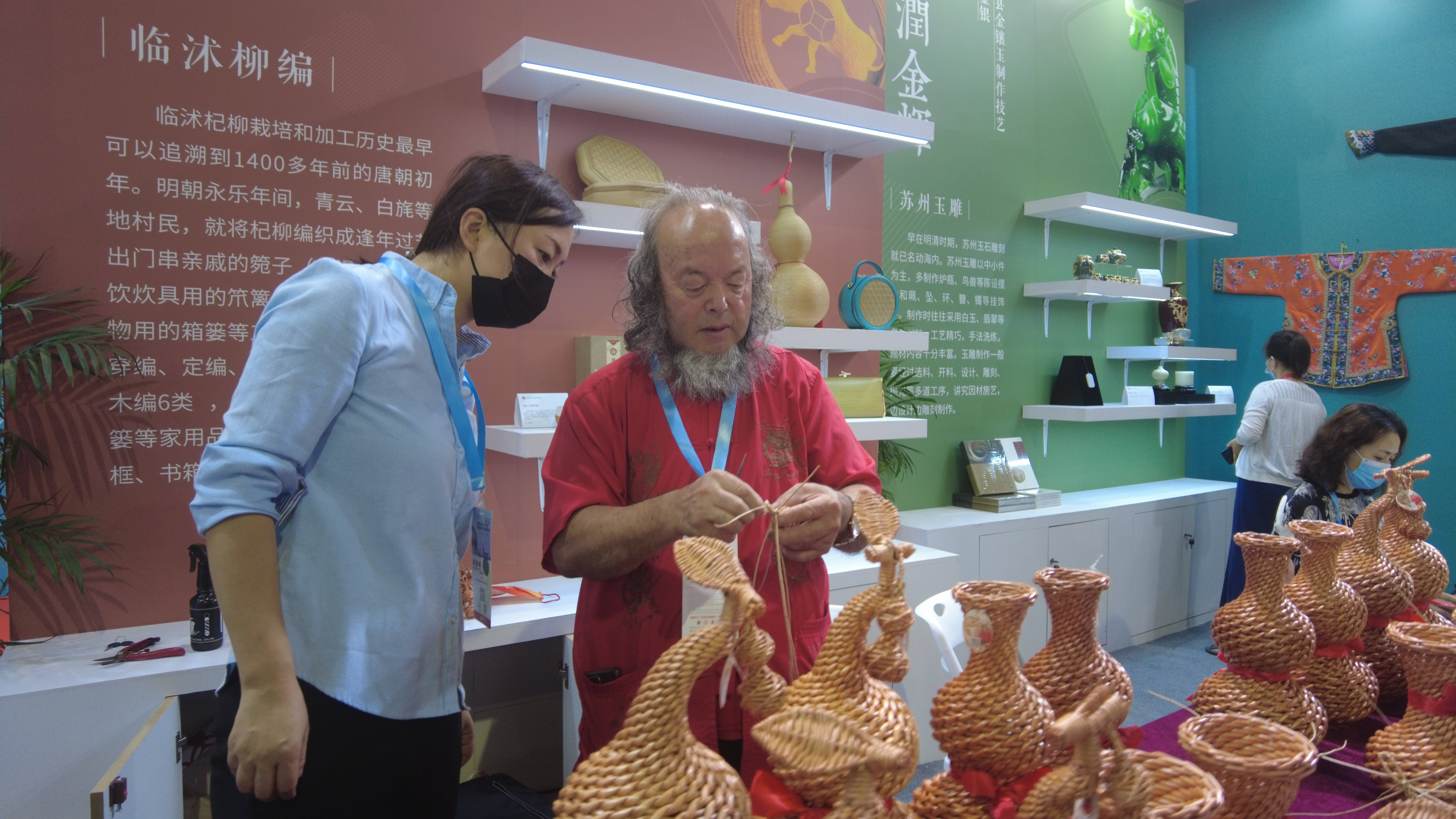 中国老太的智慧与坚韧——传统行业中的一份力量