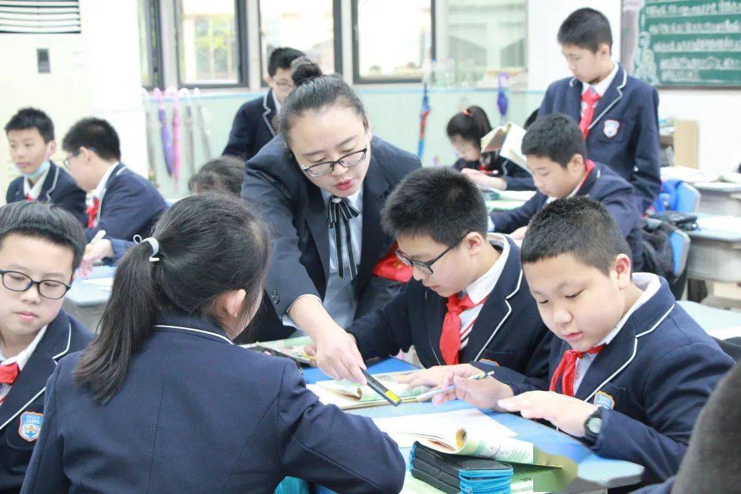 亚洲 欧美 校园 春色 小说春色校园的异域风情——亚洲与欧美的故事交织-第3张图片
