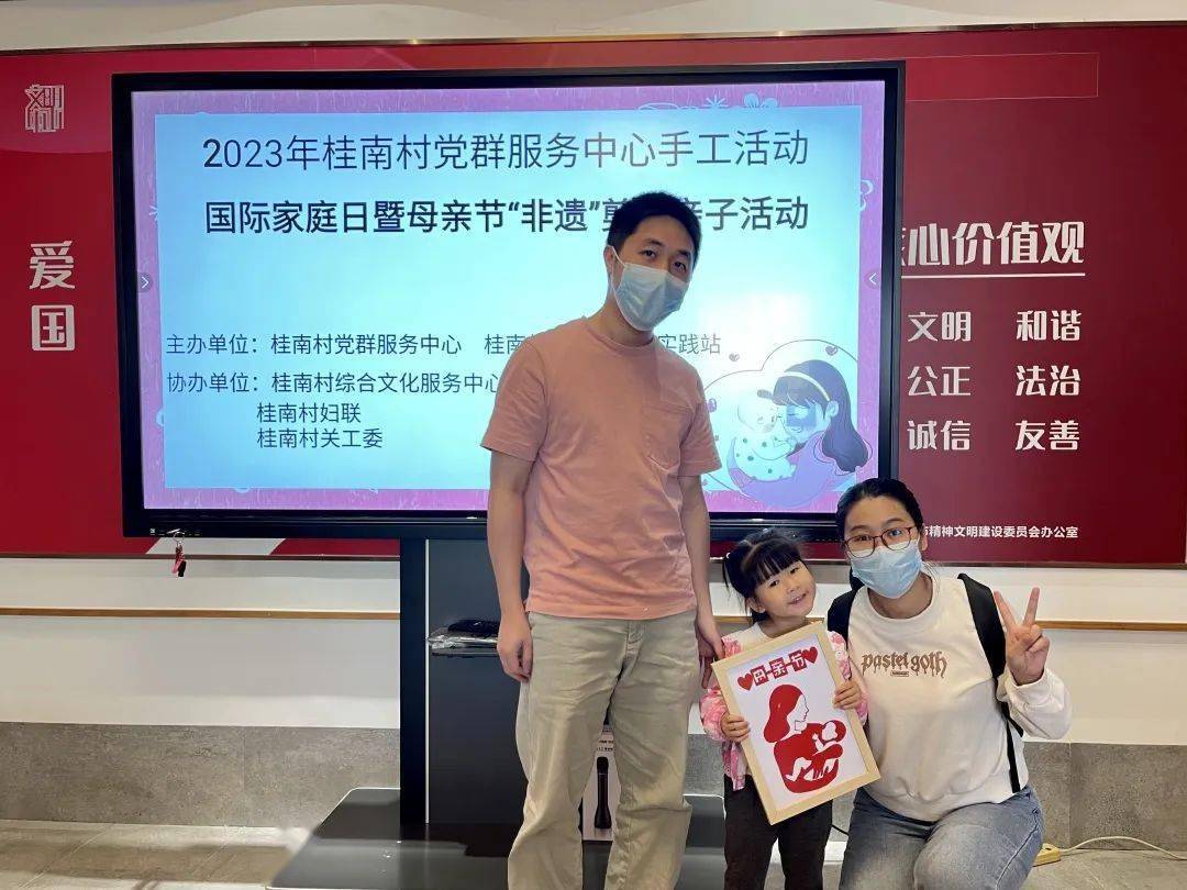 妈妈的朋友——网络世界中的亲情与友情交织