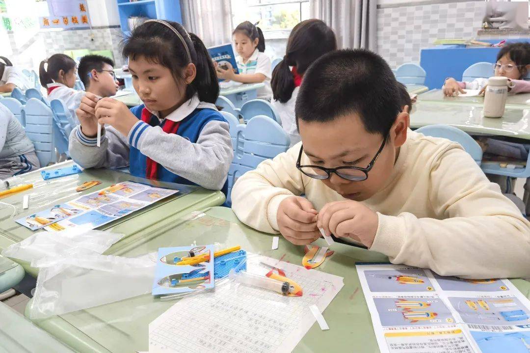 脱衣服游戏，一场充满欢笑与挑战的互动体验-第2张图片