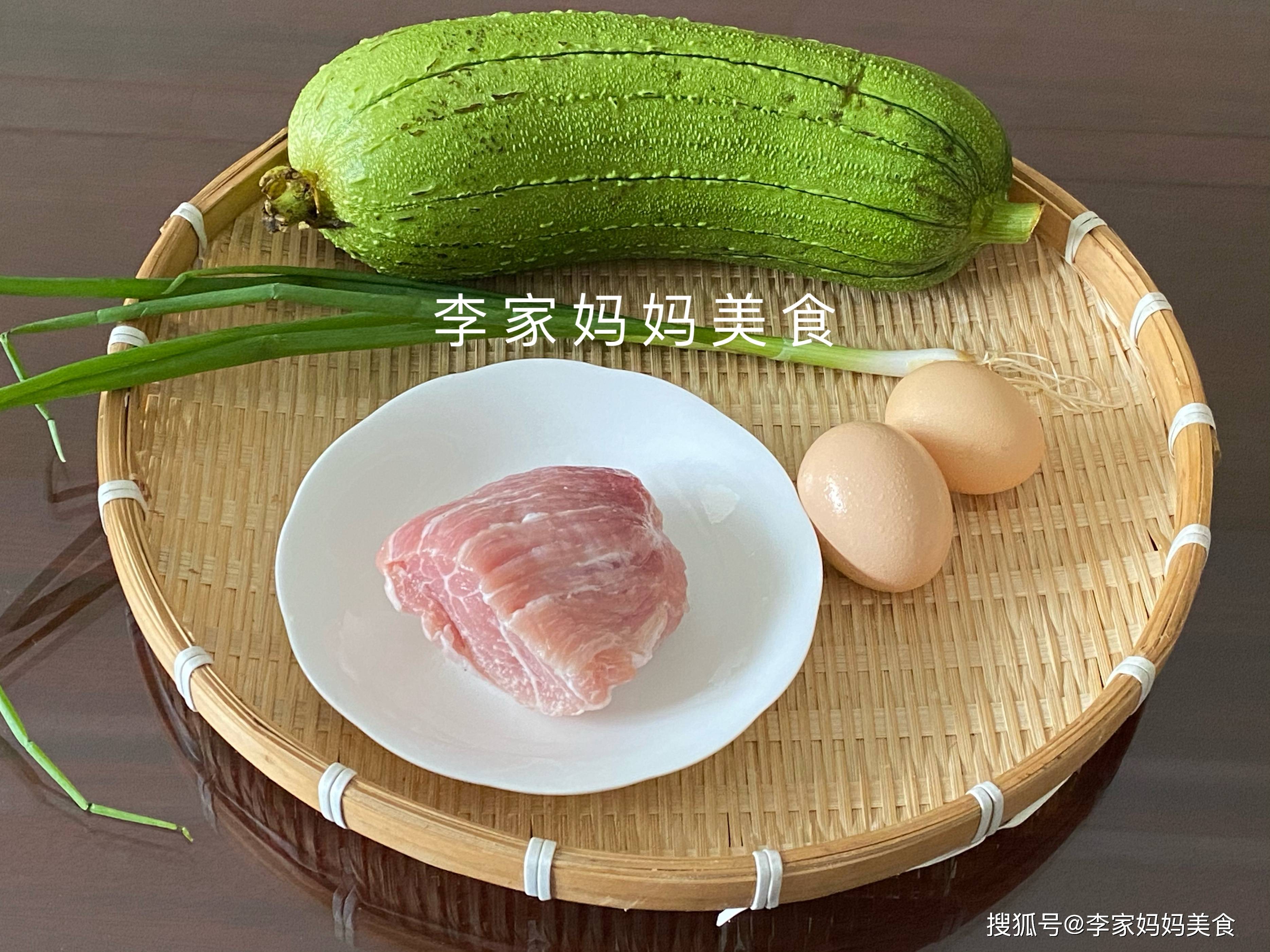 五谷杂果之趣——草莓、丝瓜、黄瓜、向日葵与榴莲的奇妙世界