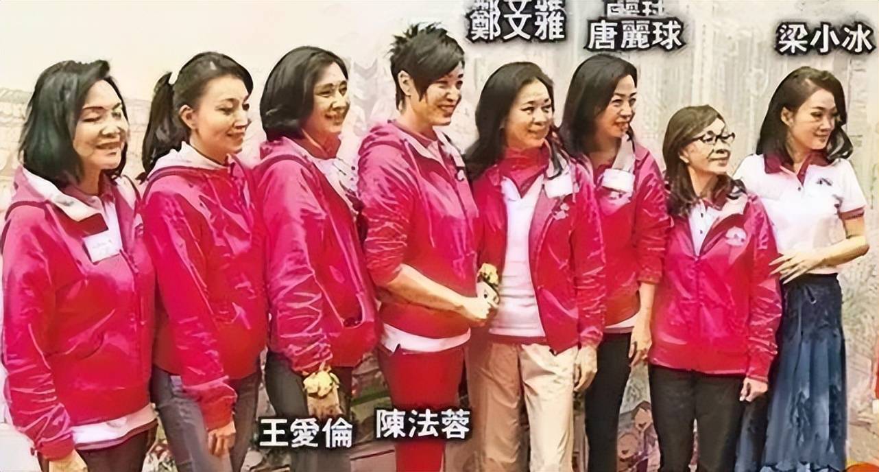 婉莹满足了十几个农民工视频婉莹与农民工的暖心视频交流