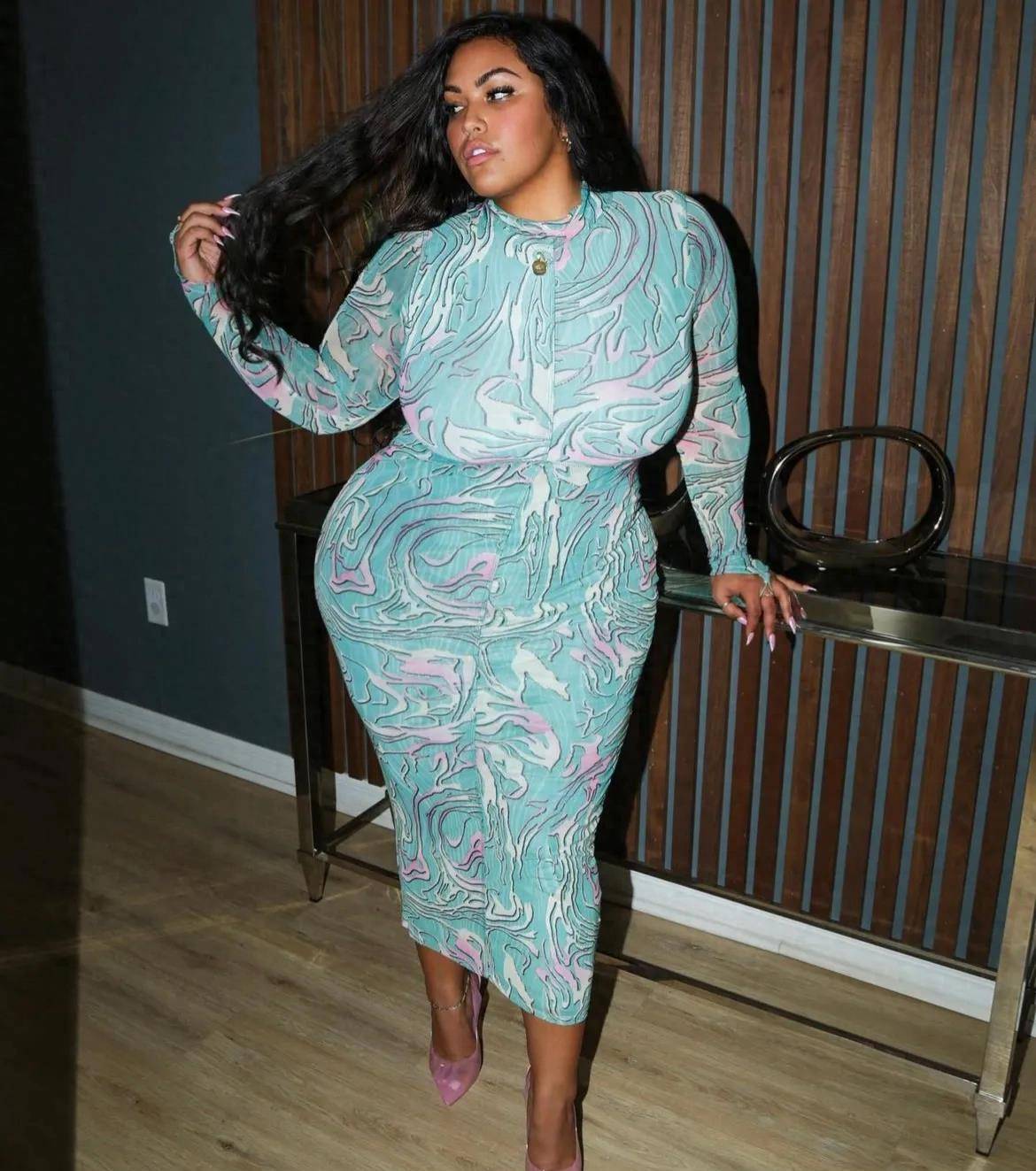 俄罗斯女肥臀大屁BBW俄罗斯女，丰满之美，BBW的独特魅力-第2张图片