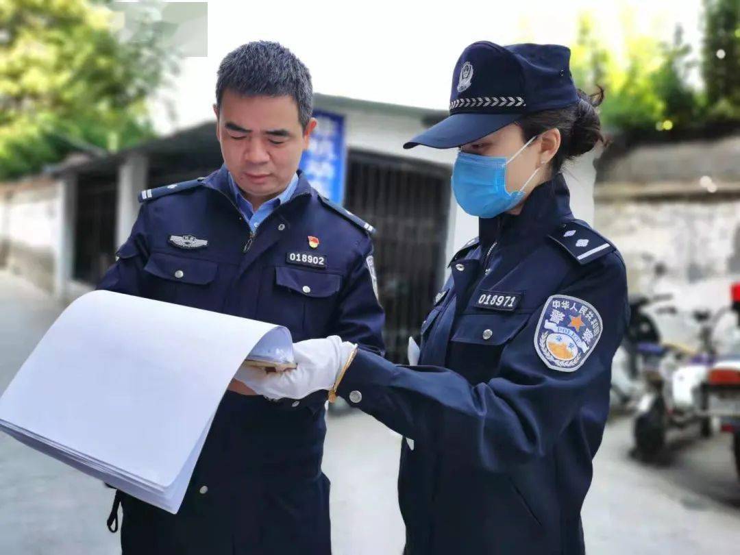 公安局长初尝警花之味——警界之花与正义之心的交织-第2张图片