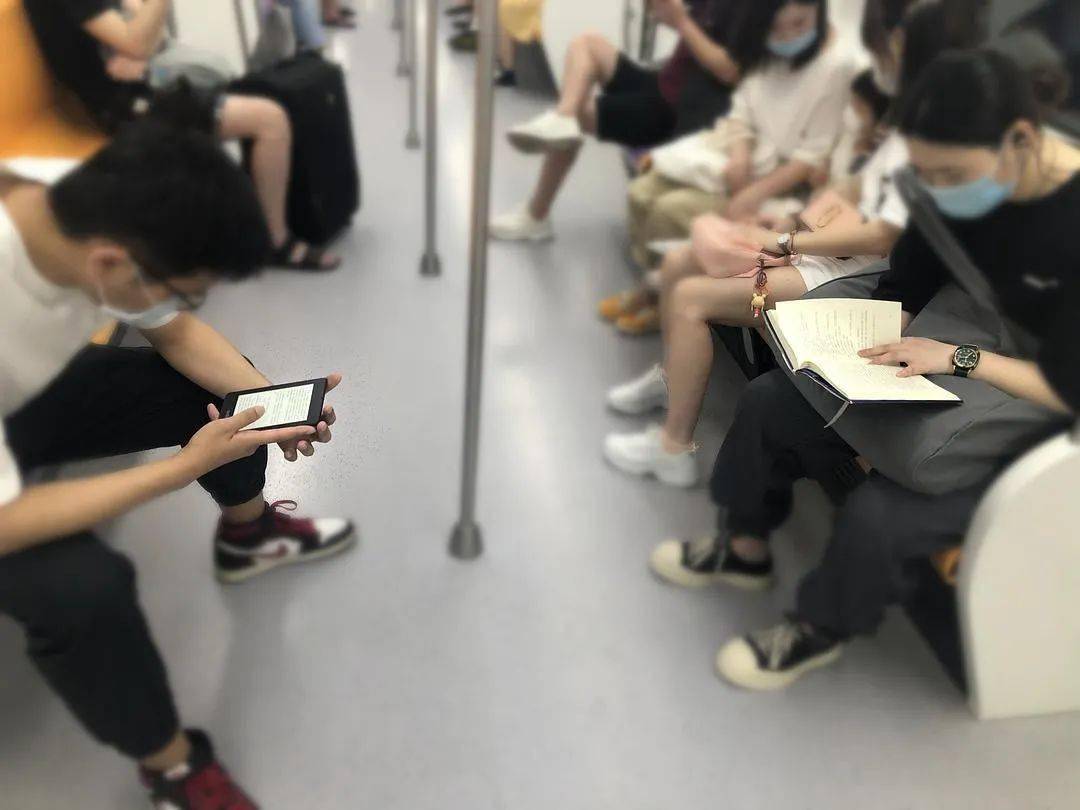 上海地铁上的勇敢之花——LES女的故事