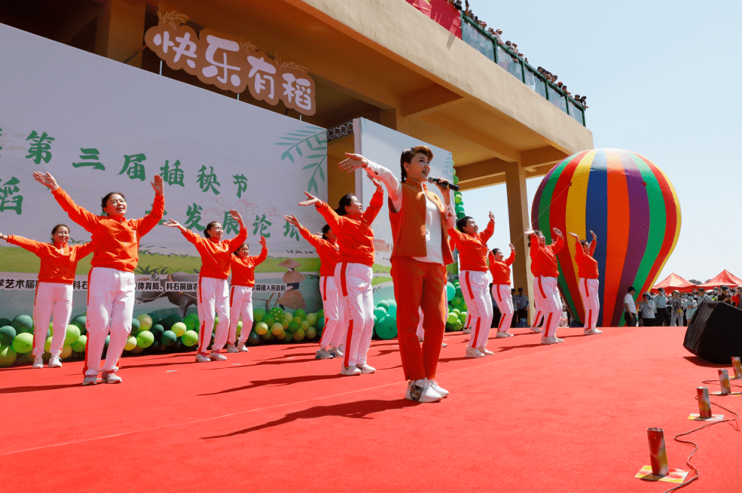 乌兰图雅的魅力，关于艺术与个人特征的探讨-第3张图片