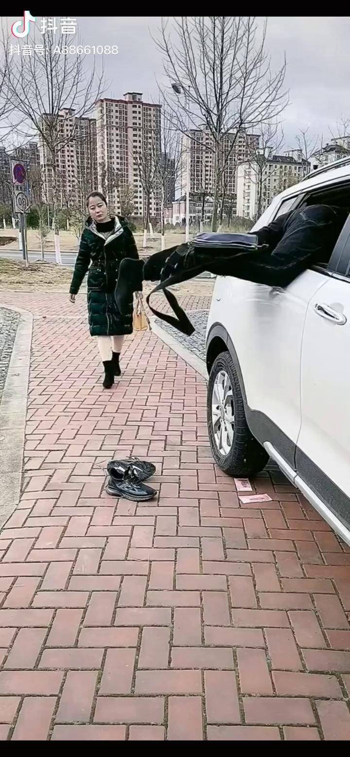 无遮挡郑媛媛不照雅无遮挡郑媛媛的独特魅力与不照雅的独特视角-第3张图片